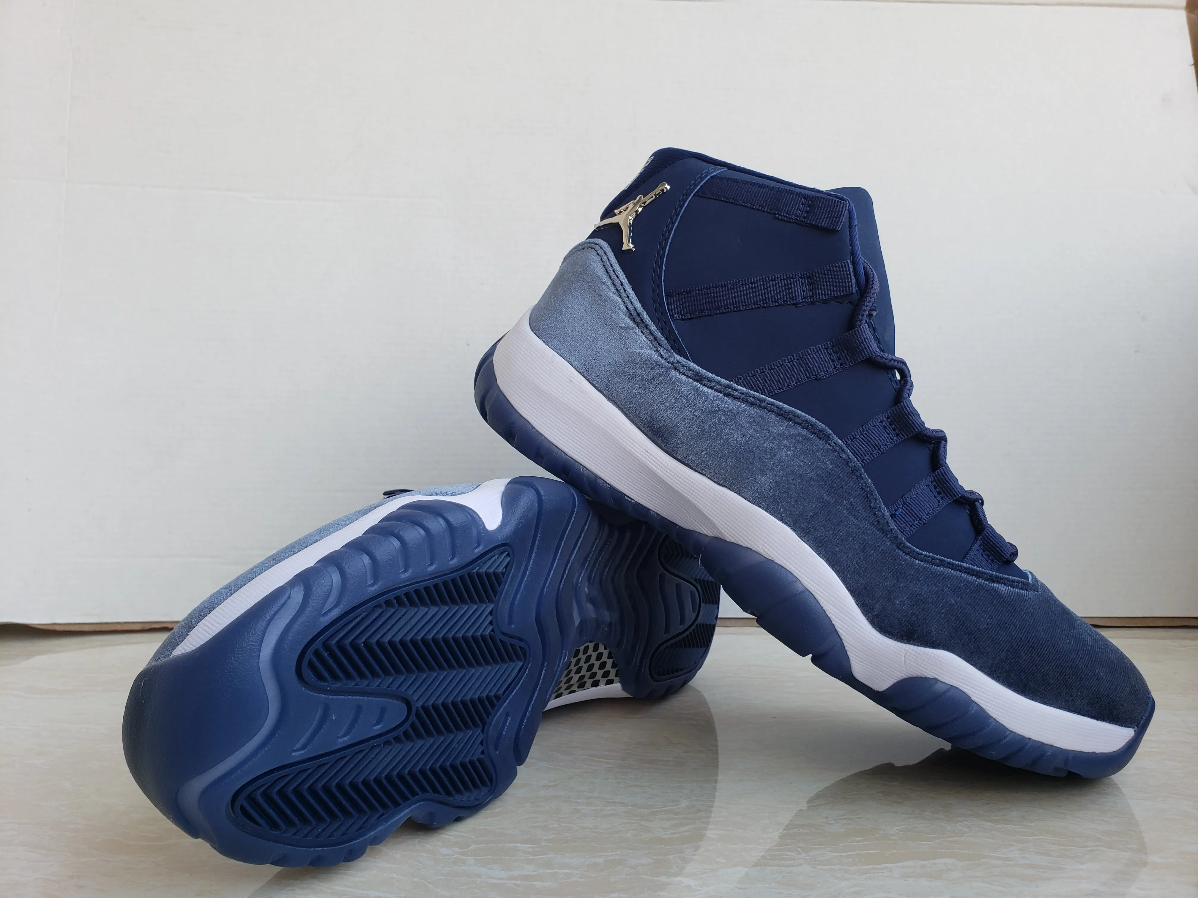 AIR JORDAN 11 "Navy Velvet"